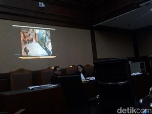 Jaksa Putar CCTV Saat Romahurmuziy Terjerat OTT KPK di Hotel Surabaya