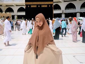 Kisah Pertobatan Thya Sethya Hingga Pilih Mundur Jadi Gadis Ring Kisah Pertobatan Thya Sethya Hingga Pilih Mundur Jadi Gadis Ring