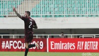 Terus menekan, PSM bisa berbalik unggul menjadi 2-1 di menit ke-87. Berawal dari sepak pojok yang dilepaskan Zulham, bek Aaron Evans menyontek langsung bola ke gawang Becamex. 