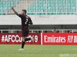 Terus menekan, PSM bisa berbalik unggul menjadi 2-1 di menit ke-87. Berawal dari sepak pojok yang dilepaskan Zulham, bek Aaron Evans menyontek langsung bola ke gawang Becamex. 