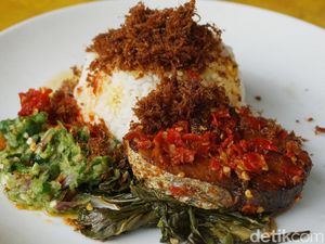 Kadai Mak Ciak: Lamaknyo! Ayam Singgang dan Tongkol Balado yang Pedas Menyengat