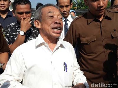 Tersangkut Kasus Ijazah Palsu, Qomar Datangi Kejari Brebes