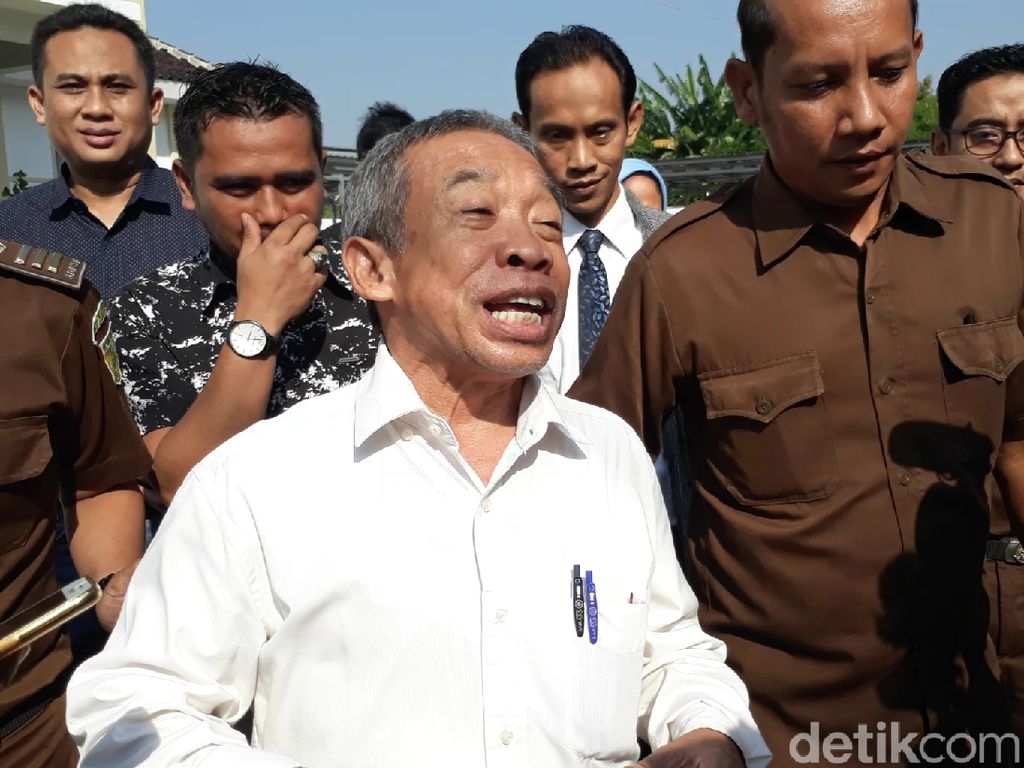 Beda Pengakuan Qomar dan Sopirnya Soal Surat Lulus S2 dan S3 Palsu Beda Pengakuan Qomar dan Sopirnya Soal Surat Lulus S2 dan S3 Palsu