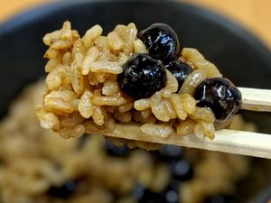 Bosan Nasi Putih? Coba Masak Nasi Pakai Milk Tea dan Boba Bosan Nasi Putih? Coba Masak Nasi Pakai Milk Tea dan Boba