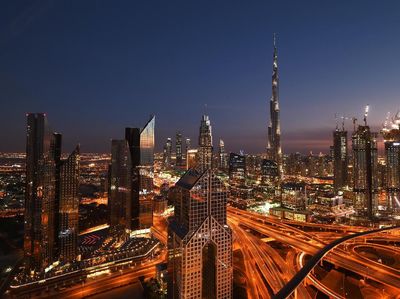 Memburu Keindahan Kota di Kala Malam Lewat Bidikan Kamera