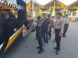 Antisipasi Massa ke Jakarta, Terminal Bunder Gresik Dirazia
