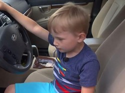 Waduh! Bocah 4 Tahun Pakai Mobil Kakeknya buat Beli Permen