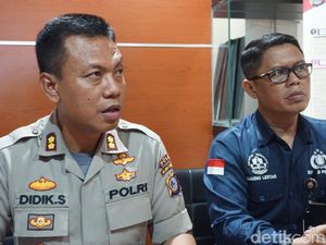 Melayat Keluarga Pendemo Tertembak Mati di Sulteng, Polisi Beri Trauma Healing Melayat Keluarga Pendemo Tertembak Mati di Sulteng, Polisi Beri Trauma Healing
