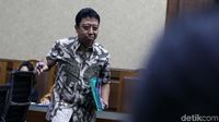 Bersaksi di Sidang Jual-beli Jabatan, Rommy Senyum