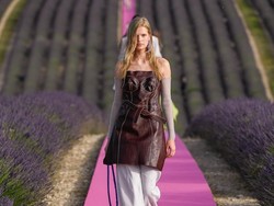 Fashion Show Physical Distancing Pertama Akan Segera Digelar