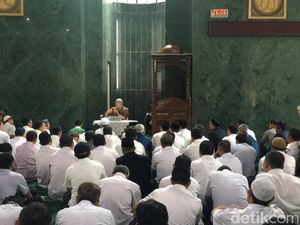 Felix Siauw Ceramah di Balai Kota DKI, GP Ansor Bereaksi Felix Siauw Ceramah di Balai Kota DKI, GP Ansor Bereaksi