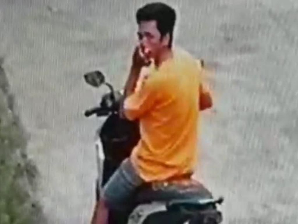 Burung Cucak Rawa Rp 8,5 Juta di Bekasi Dicuri, Pelaku Terekam CCTV Burung Cucak Rawa Rp 8,5 Juta di Bekasi Dicuri, Pelaku Terekam CCTV