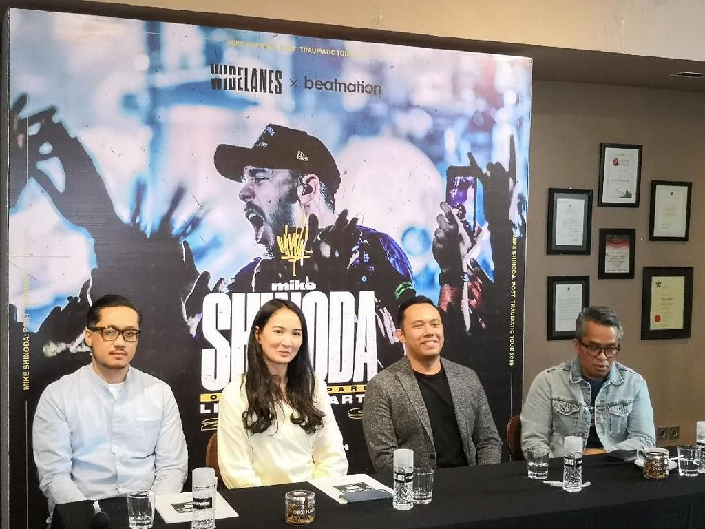Promotor Ingin Undang Jokowi dalam Konser Mike Shinoda Promotor Ingin Undang Jokowi dalam Konser Mike Shinoda