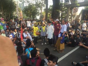 Potret Massa Aksi Kawal MK Mulai Kumpul di Patung Kuda Potret Massa Aksi Kawal MK Mulai Kumpul di Patung Kuda