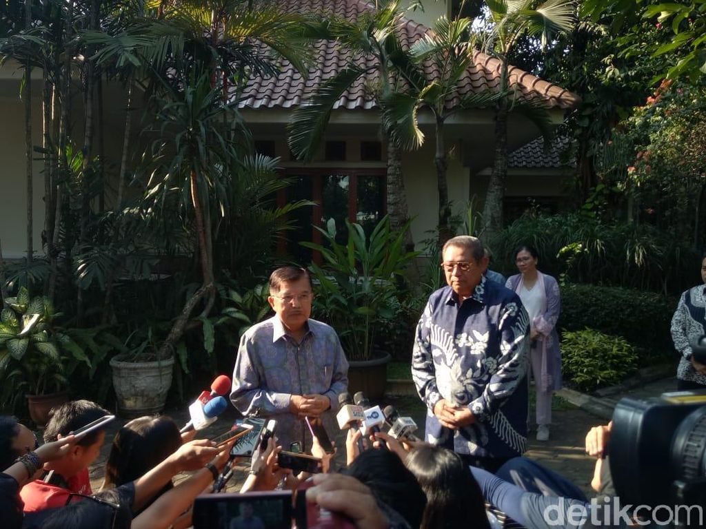 Bertemu SBY, JK Nostalgia soal 9 Kaleng Kerupuk di Istana-Penyusunan Kabinet Bertemu SBY, JK Nostalgia soal 9 Kaleng Kerupuk di Istana-Penyusunan Kabinet