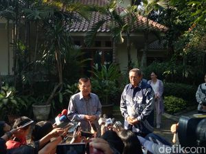 Bertemu SBY, JK Nostalgia soal 9 Kaleng Kerupuk di Istana-Penyusunan Kabinet Bertemu SBY, JK Nostalgia soal 9 Kaleng Kerupuk di Istana-Penyusunan Kabinet