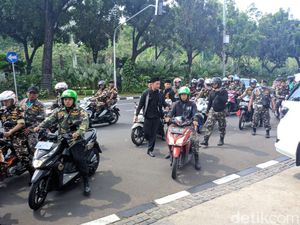 Protes Ceramah Felix Siauw, Konvoi Banser Tiba di Balai Kota DKI Protes Ceramah Felix Siauw, Konvoi Banser Tiba di Balai Kota DKI