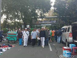 Massa Aksi Kawal MK Mulai Bubarkan Diri dengan Tertib