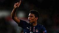 Thiago Silva kontraknya di PSG juga habis akhir Juni ini. Bek tengah asal Brasil ini dikabarkan bisa kembali ke AC Milan. (Foto: Dean Mouhtaropoulos / Getty Images)