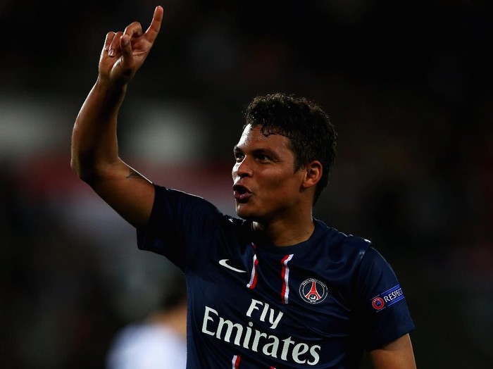 PARIS, FRANCE - SEPTEMBER 18:  Thiago Silva (#2) of Paris Saint-Germain celebrates scoring the second goal of the game during the UEFA Champions League match between Paris Saint-Germain FC and FC Dynamo Kiev at Parc des Princes on September 18, 2012 in Paris, France.  (Photo by Dean Mouhtaropoulos/Getty Images)