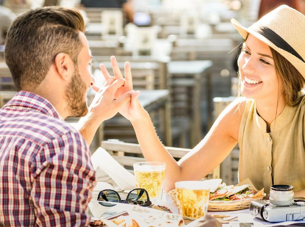 Ternyata Banyak Wanita yang Berkencan Demi Dapat Makanan Gratis Ternyata Banyak Wanita yang Berkencan Demi Dapat Makanan Gratis
