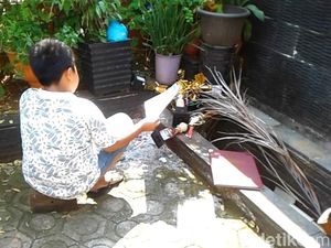 Kecewa, Siswa SD Berprestasi di Pekalongan Bakar Piagam Kecewa, Siswa SD Berprestasi di Pekalongan Bakar Piagam