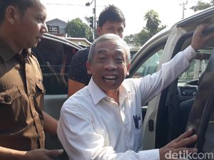 Datangi Kejari Brebes, Qomar Jalani Pemeriksaan Kasus Ijazah Palsu Datangi Kejari Brebes, Qomar Jalani Pemeriksaan Kasus Ijazah Palsu
