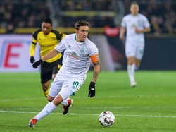 Ada pula Max Kruse yang musim lalu mencetak 12 gol dan 14 assist dari 36 penampilan bareng Werder Bremen. Kontraknya habis 30 Juni nanti, adakah tim yang berniat menggunakan jasanya? (Foto: Jorg Schueler/Getty Images)