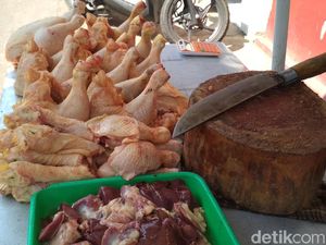 Harga Ayam untuk Peternak di Blitar Ditentukan Grup Pengepul?