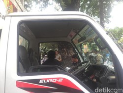 Kaca Mobil Komando Aksi Kawal MK Pecah Saat Merapat di Medan Merdeka