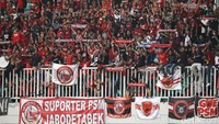 Tekanan PSM akhirnya membuahkan hasil di menit ke-75. Bek Bek Becamex, Ho Tan Tai, membuat gol bunuh diri setelah salah mengantisipasi crossing dari sisi kanan. Ia malah menanduk bola masuk ke gawang sendiri. Skor menjadi 1-1.