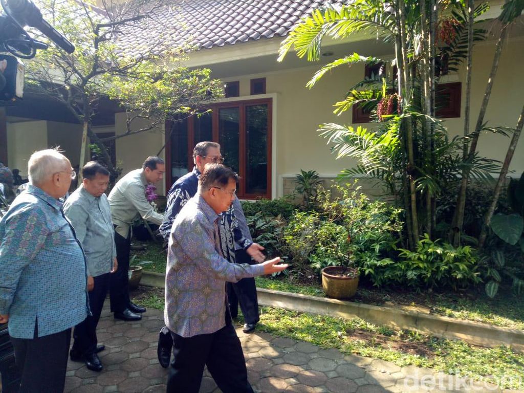 Sampaikan Duka Ani Yudhoyono Wafat, JK Temui SBY di Cikeas