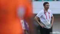 Beberapa menit berselang, PSM sempat protes meminta penalti ketika salah satu pemain Becamex terlihat handball. Namun, wasit bergeming.