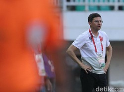 Beberapa menit berselang, PSM sempat protes meminta penalti ketika salah satu pemain Becamex terlihat handball. Namun, wasit bergeming.
