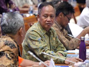 Menristek Sebut Mahasiswa Tak Mampu Bisa Ajukan Perubahan Tarif UKT Menristek Sebut Mahasiswa Tak Mampu Bisa Ajukan Perubahan Tarif UKT