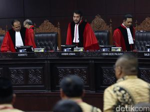 Kejar-kejaran MK Vs Presiden Soal UU KPK: Judicial Review Vs Perppu Kejar-kejaran MK Vs Presiden Soal UU KPK: Judicial Review Vs Perppu