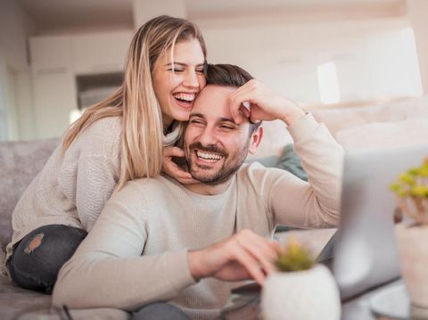 10 Ucapan Manis yang Bisa Bikin Pasangan Tersenyum
