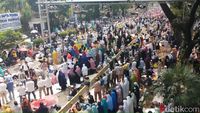 Potret Massa Aksi Kawal MK Salat Hingga ke JPO