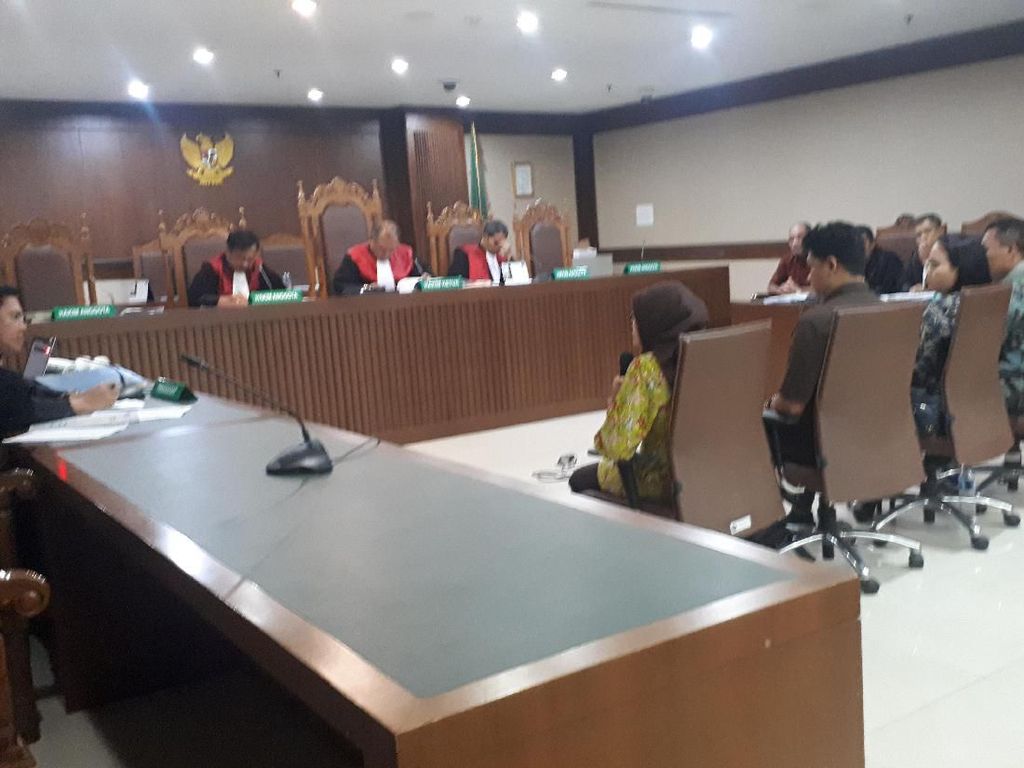 Pejabat Kemenpora Disebut Terima ATM Berisi Rp 100 Juta dari Bendahara KONI Pejabat Kemenpora Disebut Terima ATM Berisi Rp 100 Juta dari Bendahara KONI