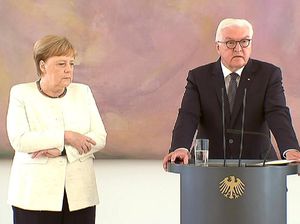 Berdiri di Sebelah Presiden Jerman, Angela Merkel Kembali Kejang-kejang