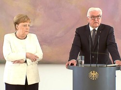Berdiri di Sebelah Presiden Jerman, Angela Merkel Kembali Kejang-kejang