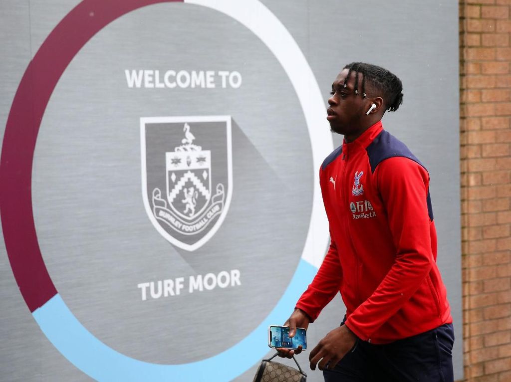 Wan-Bissaka Makin Dekat dengan MU Wan-Bissaka Makin Dekat dengan MU