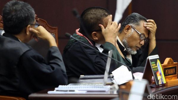 Begini Ekspresi Tim Hukum 02 Saat Dengarkan Putusan Hakim MK