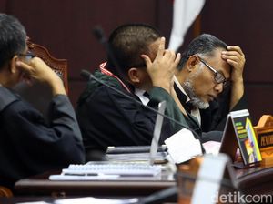 Begini Ekspresi Tim Hukum 02 Saat Dengarkan Putusan Hakim MK Begini Ekspresi Tim Hukum 02 Saat Dengarkan Putusan Hakim MK