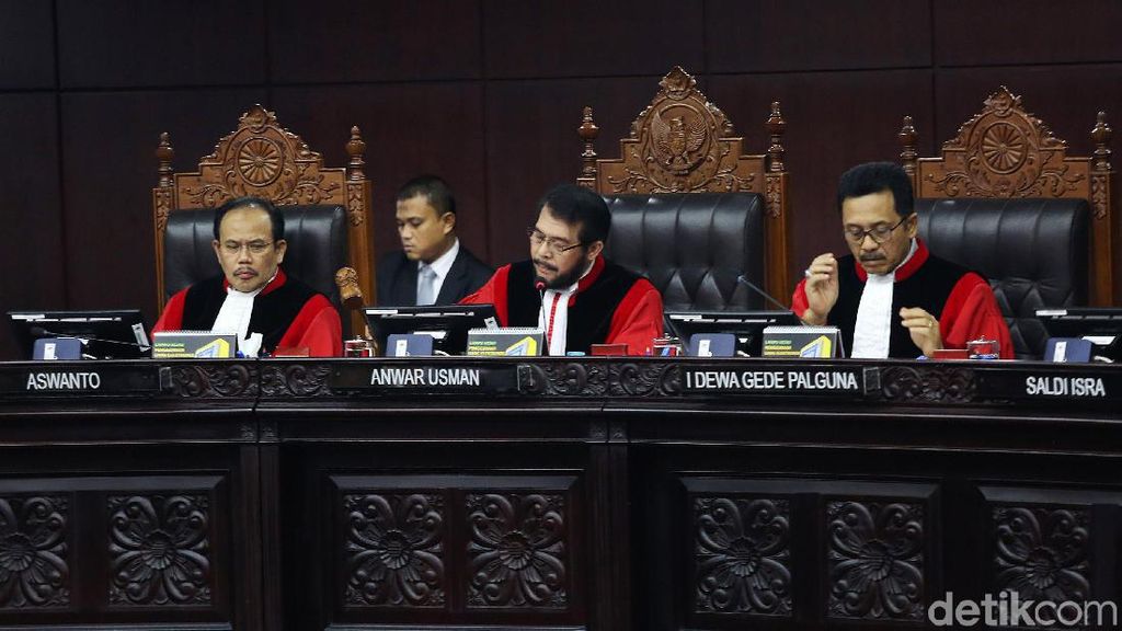 Momen MK Tolak Gugatan Pilpres Prabowo-Sandiaga