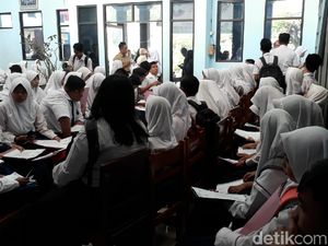 Pendaftar SMKN di Brebes Membeludak, SMAN Kekurangan Peminat Pendaftar SMKN di Brebes Membeludak, SMAN Kekurangan Peminat