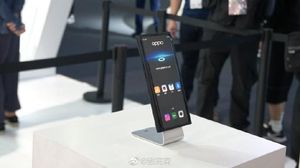 Penampakan Ponsel Oppo Berkamera Selfie di Bawah Layar