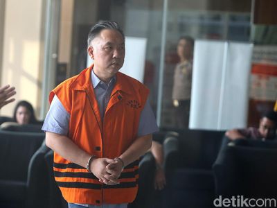 Tangan Diborgol, Penyuap Eks Bupati Lampung Tengah Diperiksa KPK