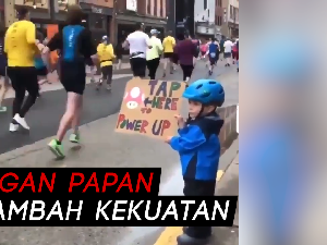 Gemas! Lihat Bocah Ini Beri Dukungan untuk Para Pelari