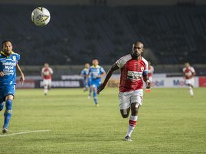 Misteri Pencoretan Boaz Solossa dan Yustinus Pae dari Persipura